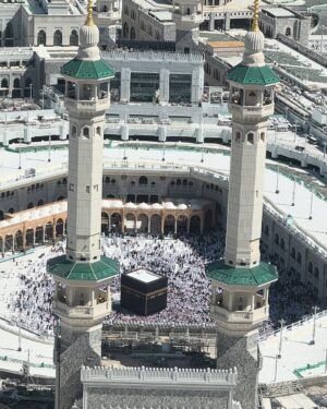 Ririn Ekawati Instagram - Ada di mana saat bibir hanya bisa terucap ‘Terimakasih ya ALLAH untuk segalanya.

ya ALLAH maha pemilik jiwa….
jadikanlah hamba yang pandai bersyukur,
bimbinglah hamba yang terus kagum dengan kemahahebatan-Mu. 🤲🏻✨