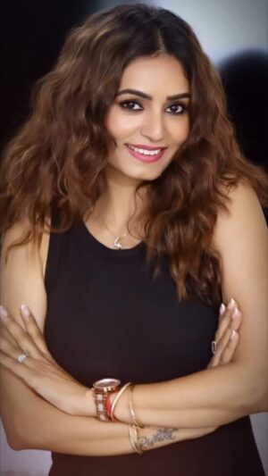 Rishikaa Singh Chandel Instagram - Jaati Hun Main ❤️ 
:
:
#rishikasinghchandel #explore #reels #song #reelsinstagram