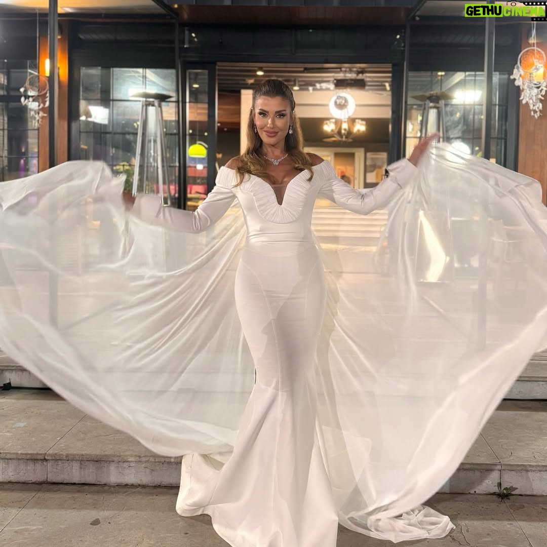 Rita Harb - 85.1K Likes - هيك من كون ختمنا الموسم الثاني من برنامج تلفزيون الواقع الأول بالوطن العربي #قسمة_و_نصيب 🤍✨
ألف مبروك لآية وفؤاد الثنائي الرابح❤️
وموعدنا يتجدد قريباً جداً🤩
#rita_harb #RH #ريتا_حرب