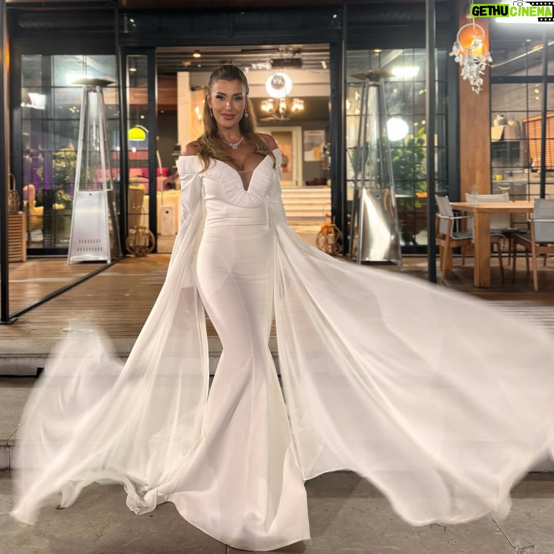 Rita Harb - 85.1K Likes - هيك من كون ختمنا الموسم الثاني من برنامج تلفزيون الواقع الأول بالوطن العربي #قسمة_و_نصيب 🤍✨
ألف مبروك لآية وفؤاد الثنائي الرابح❤️
وموعدنا يتجدد قريباً جداً🤩
#rita_harb #RH #ريتا_حرب