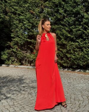 Rita Harb Instagram - أي لووك عجبكم أكتر؟🥰
اكتبولي بالتعليقات🤍

#rita_harb #RH #ريتا_حرب 

Stylist @lelemoda90 @aya_kassas_ 
Hair @gorkem_hairdresser 
Make up @iremkilicli