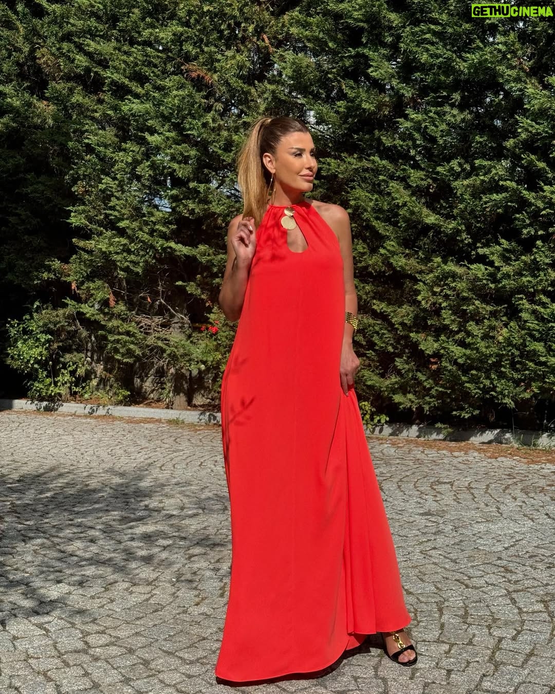 Rita Harb - 98.8K Likes - أي لووك عجبكم أكتر؟🥰
اكتبولي بالتعليقات🤍
#rita_harb #RH #ريتا_حرب
Stylist @lelemoda90 @aya_kassas_
Hair @gorkem_hairdresser
Make up @iremkilicli