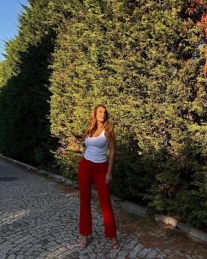 Rita Harb Instagram - أي لووك عجبكم أكتر؟🥰
اكتبولي بالتعليقات🤍

#rita_harb #RH #ريتا_حرب 

Stylist @lelemoda90 @aya_kassas_ 
Hair @gorkem_hairdresser 
Make up @iremkilicli