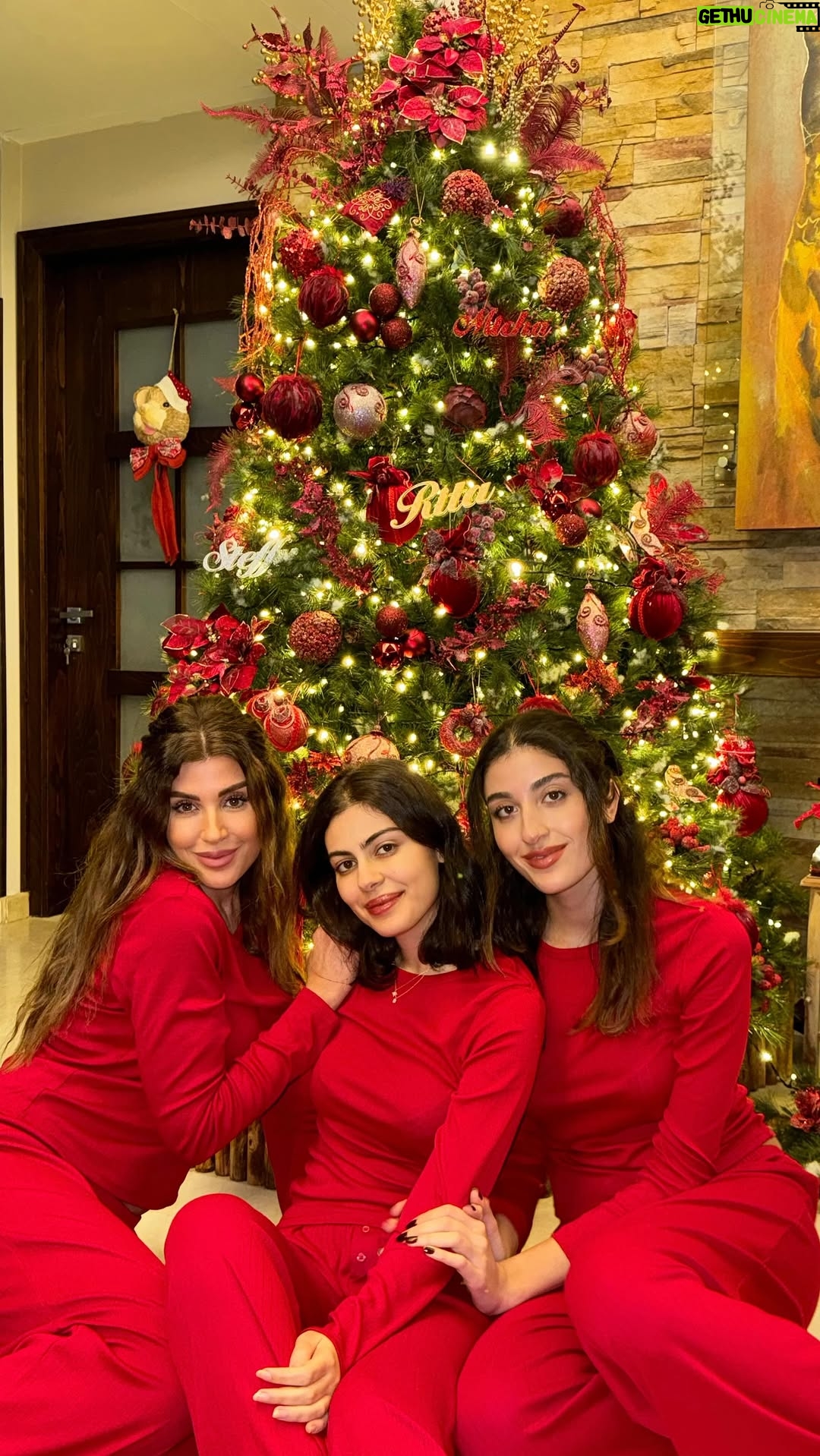 Rita Harb - 102.3K Likes - ✨Christmas 2024 vibes at home✨
#favoritetimeoftheyear #ritaharb #RH #ريتا_حرب