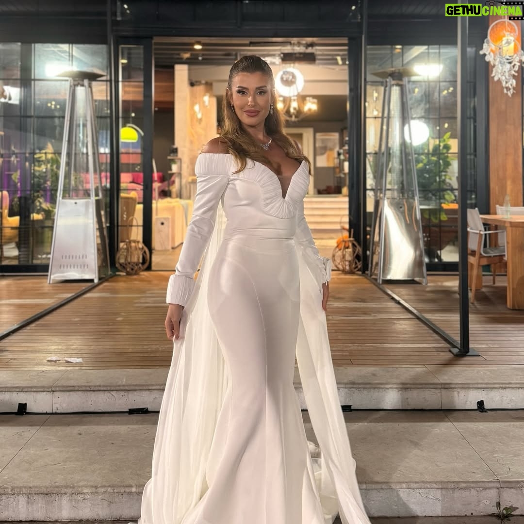 Rita Harb - 85.1K Likes - هيك من كون ختمنا الموسم الثاني من برنامج تلفزيون الواقع الأول بالوطن العربي #قسمة_و_نصيب 🤍✨
ألف مبروك لآية وفؤاد الثنائي الرابح❤️
وموعدنا يتجدد قريباً جداً🤩
#rita_harb #RH #ريتا_حرب