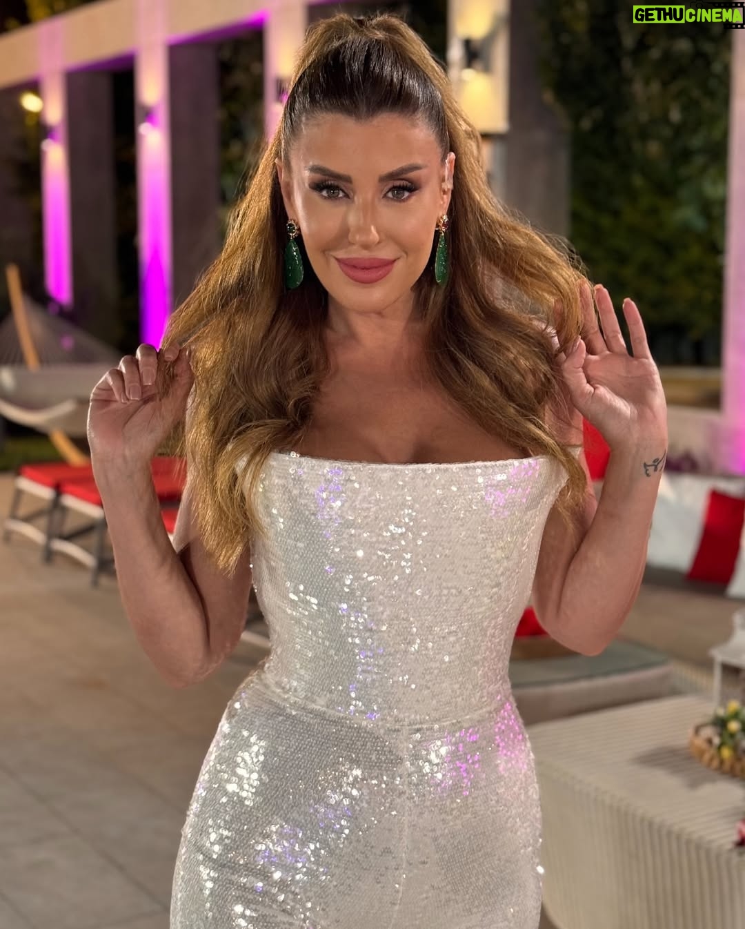 Rita Harb - 119.9K Likes - Arabian Night🌙🌟@qesmawnaseeb 🤍
#ritaharb #RH #ريتا_حرب