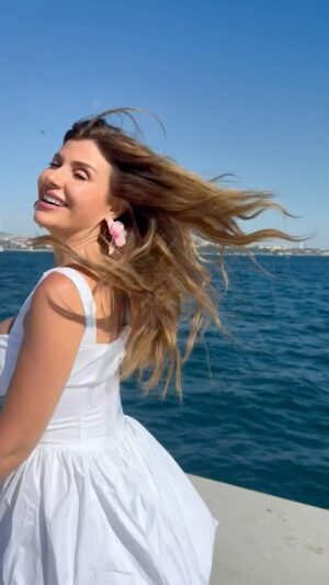 Rita Harb Instagram - 🌊🤍✨

#ritaharb #ريتا_حرب #RH