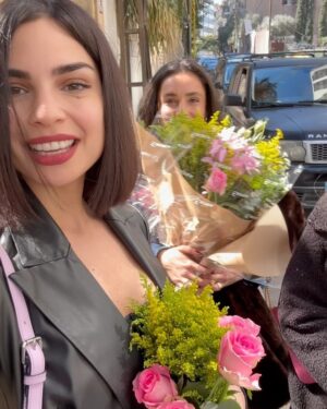 Rita Hayek Instagram - Who run the world?? 🌸🔥
Beauty and brains at this exceptional brunch at @beitkanz with beautiful energy and flowers all around 
@istandforwomen 

#ritahayek #ريتا_حايك #womenempowerment #istandforwomen