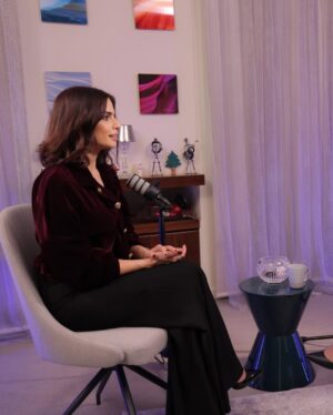 Rita Hayek Instagram - ‼️Link in Bio‼️ So many things I wanted to talk about and it all came out during this heartfelt conversation at my place with @joumanaboueid #yalla_ne7ki at 9PM on @lbctv 🤍
إشيا كتير كان عبالي إحكي فيا، حكيتها مع جومانا بو عيد #يلا_نحكي 
اللّيلة عال٩ عال@lbctv

@blueforburgundy
@eliashanna.mua 
@sarah.keyrouz 

#ritahayek #ريتا_حايك #podcast #joumanaboueid