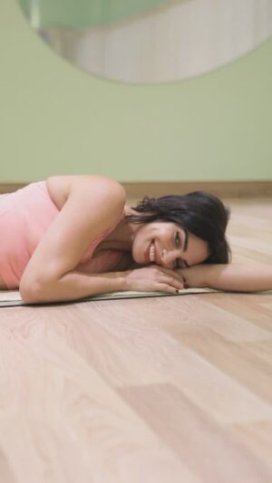 Rita Hayek Instagram - Join @ritahayek for a day full of energy and smiles! From her morning Pilates at @experiencefit to her favorite meals at @fiberresto , see how she stays glowing and vibrant all day 💚
