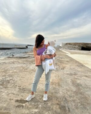 Rita Hayek Instagram - ☀️🐈 🌊 💜