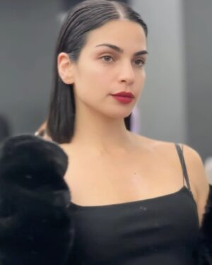 Rita Hayek Instagram - For the love of Leather, Fur, Black Cats & Mount Olympus..🖤 #Venus

#ritahayek #ريتا_حايك #leather #fur #love