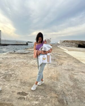 Rita Hayek Instagram - ☀️🐈 🌊 💜
