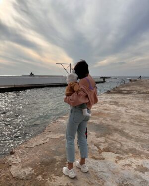 Rita Hayek Instagram - ☀️🐈 🌊 💜
