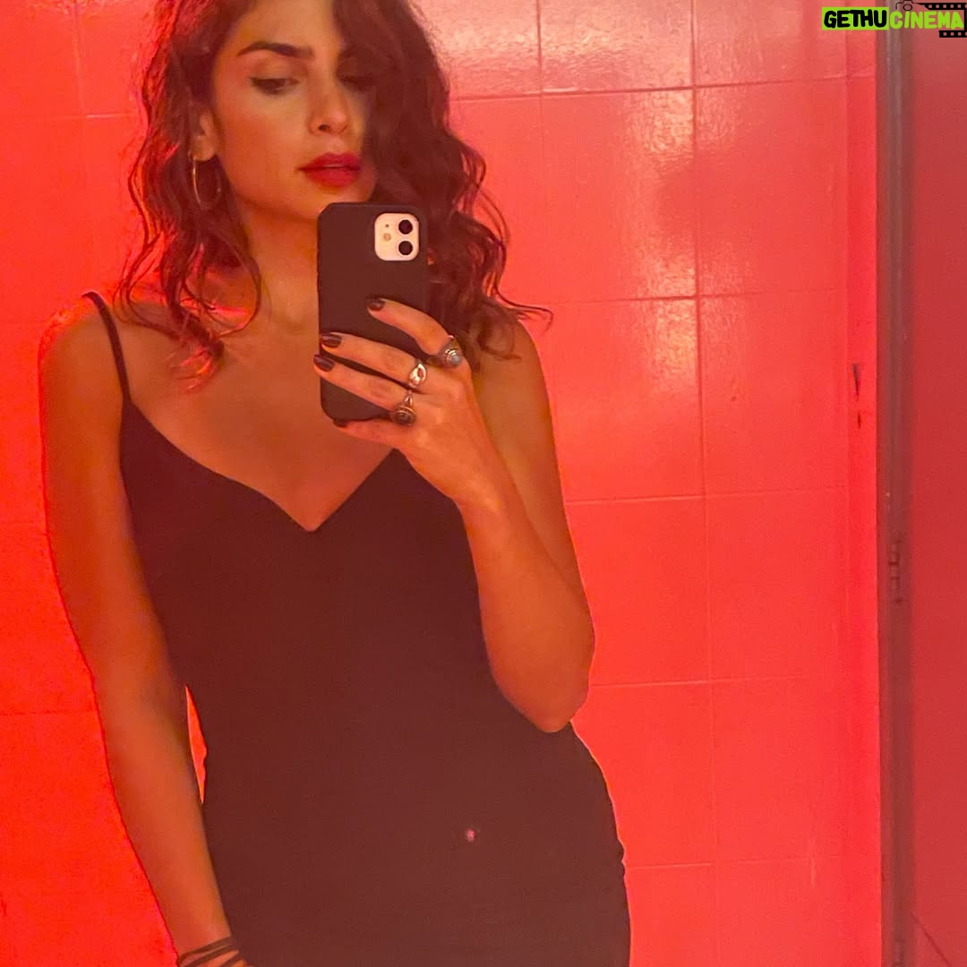 Rita Hayek - 6.8K Likes - بما إنّو "بارانويا " عم يرجع ينعرض حبّيت إستذكر ميلا “الثّائرة” و إيّام التّصوير الجنون🔥
Since “Paranoia” is showing again on @mbc1 here are some throwback pictures of wild Mila and those crazy filming days🔥
#ritahayek #ريتا_حايك #paranoia #mila