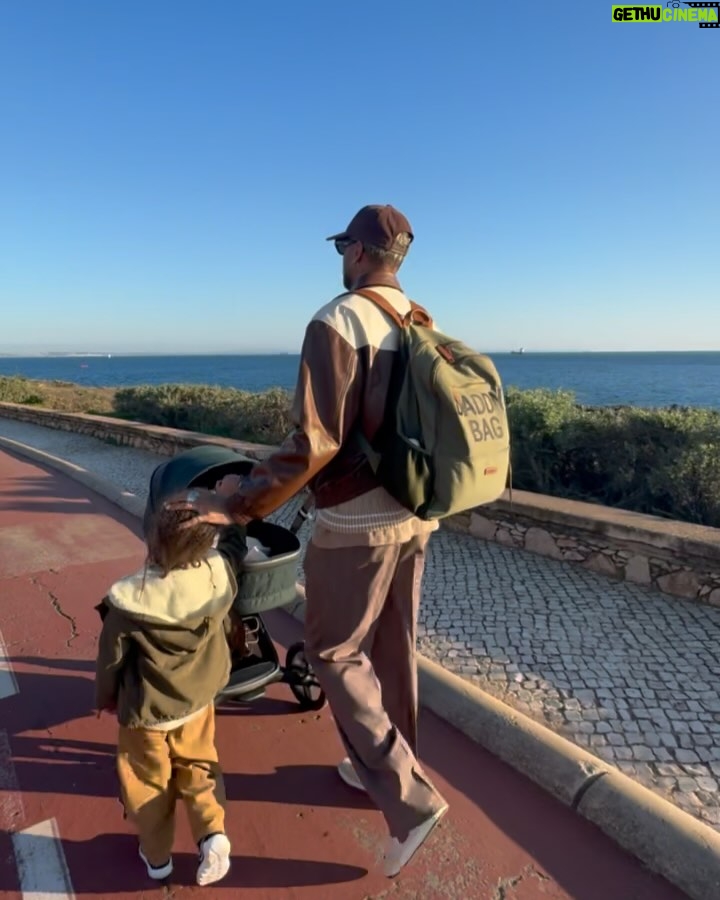Rita Pereira - 55.7K Likes - Hoje é sobre ele. O homem que eu escolhi para ser meu companheiro e tive a sorte de ser um pai EXTRAORDINÁRIO. Tive a sorte sim, porque por mais que achemos que aquela pessoa possa ser um bom pai para os nossos filhos, nunca temos a certeza, até presenciarmos.
Que pai incrível, que pai presente, que pai atento, preocupado, engraçado, divertido, sensível, afetuoso, paciente, disciplinado, motivador, protector, que pai do caraças!!!! Que sorte que eu tenho.
I really admire and respect you as a father and it’s a pleasure watching you being it. You’re the best ♥️
#fathersday #dadofmykids