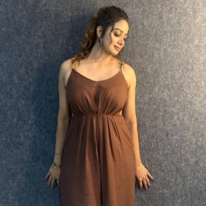 Riya Vishwanathan Instagram - 🤎
.
.
Pc @rishajacobs_official ❤️
.
.
#post #picoftheday #vibe 
#posing #showtime 
#riyavishwanathan