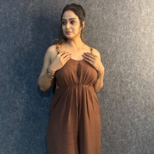 Riya Vishwanathan Instagram - 🤎
.
.
Pc @rishajacobs_official ❤️
.
.
#post #picoftheday #vibe 
#posing #showtime 
#riyavishwanathan