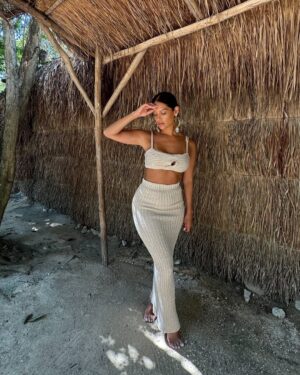 Rocsi Diaz Instagram - House shopping. Just want a lil shack on the ocean. 🌊 where I can eat fresh fruit and walk around barefoot. Oh and no 📺. Can you believe the girl on 📺 doesn’t want one. 

What I love about the set is that I can mix match the top and the skirt with other things and super light to pack. 

Text ✨ or gold for the first link