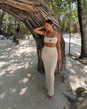 Rocsi Diaz Instagram - House shopping. Just want a lil shack on the ocean. 🌊 where I can eat fresh fruit and walk around barefoot. Oh and no 📺. Can you believe the girl on 📺 doesn’t want one. 

What I love about the set is that I can mix match the top and the skirt with other things and super light to pack. 

Text ✨ or gold for the first link