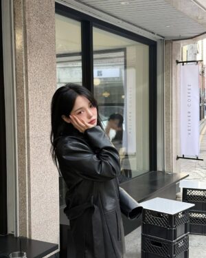 Roh Ji-sun Instagram - sd카드 빼고 카메라 들고 나오는 일상 입니다