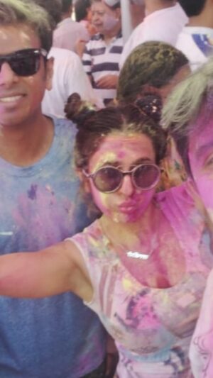 Roop Durgapal Instagram - Happy Holi peeps !!!! 😻😻😻😻
.
.
.
#happyholi
#réel #reelitfeelit #roopdurgapal
#celebconnex
