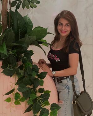 Roop Durgapal Instagram - But I didn’t get any cheese fries 🍟 😜🙃
.
.
.
.
#photooftheday #roopdurgapal 
#celebconnex