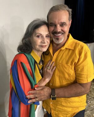 Rosamaria Murtinho Instagram - Depois do espetáculo O BEM AMADO ,fui dar meu abraço ao Diogo Vilela, estupendo na peça