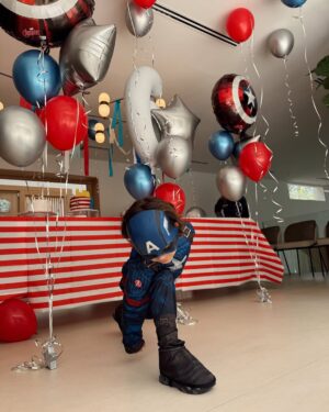 Rosanna Zanetti Instagram - Hoy cumple 6 añitos mi Matteo♥️ Mi niño noble y aventurero, el que hace 6 años me transformo para no ser la misma nunca más, como vuela el tiempo. 

Muchas Felicidades mi superhéroe!⚡️Alegras tanto nuestras vidas.
Te amo infinito ✨🥹
