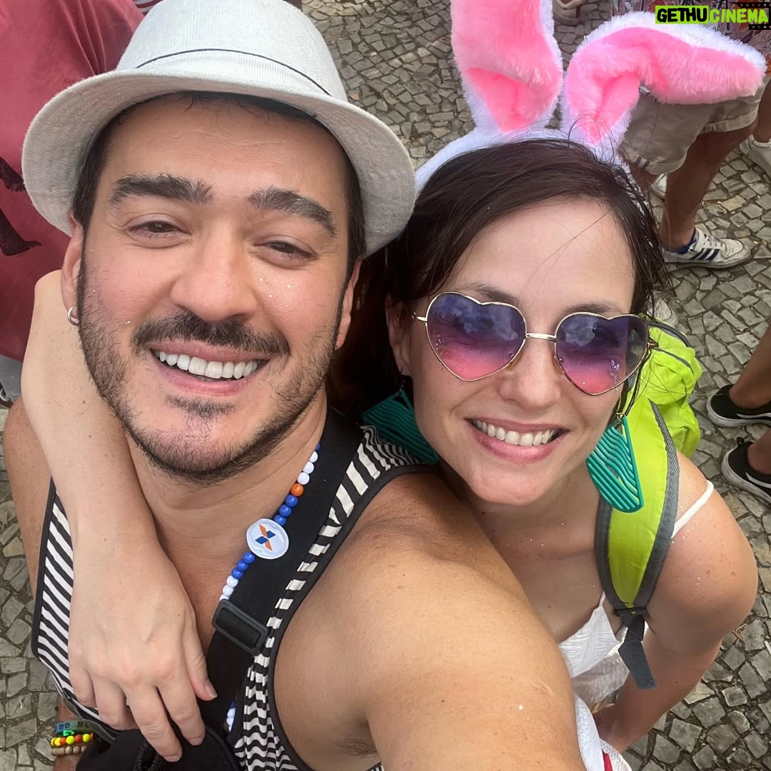 Rosanne Mulholland - 2.9K Likes - Aquela saidinha de Carnaval humilde só pra curtir a família. 🥰