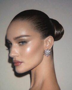 Actress Rosie Huntington-Whiteley HD Photos and Wallpapers March 2025