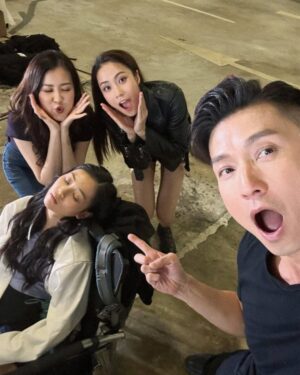 Rosita Kwok Instagram - 丁丁擘大眼都瞓得著，而我…就企喺度都瞓得著，ASIB係Sleeping Everywhere！Julie係咩周公嚟㗎？🙈
鳴謝：山聰、Jazz
#奪命提示 #瞓覺相Challenge
@joelshanchung @karl_ting @arryuu @itstiffanylau @owencheung @jazz_boon