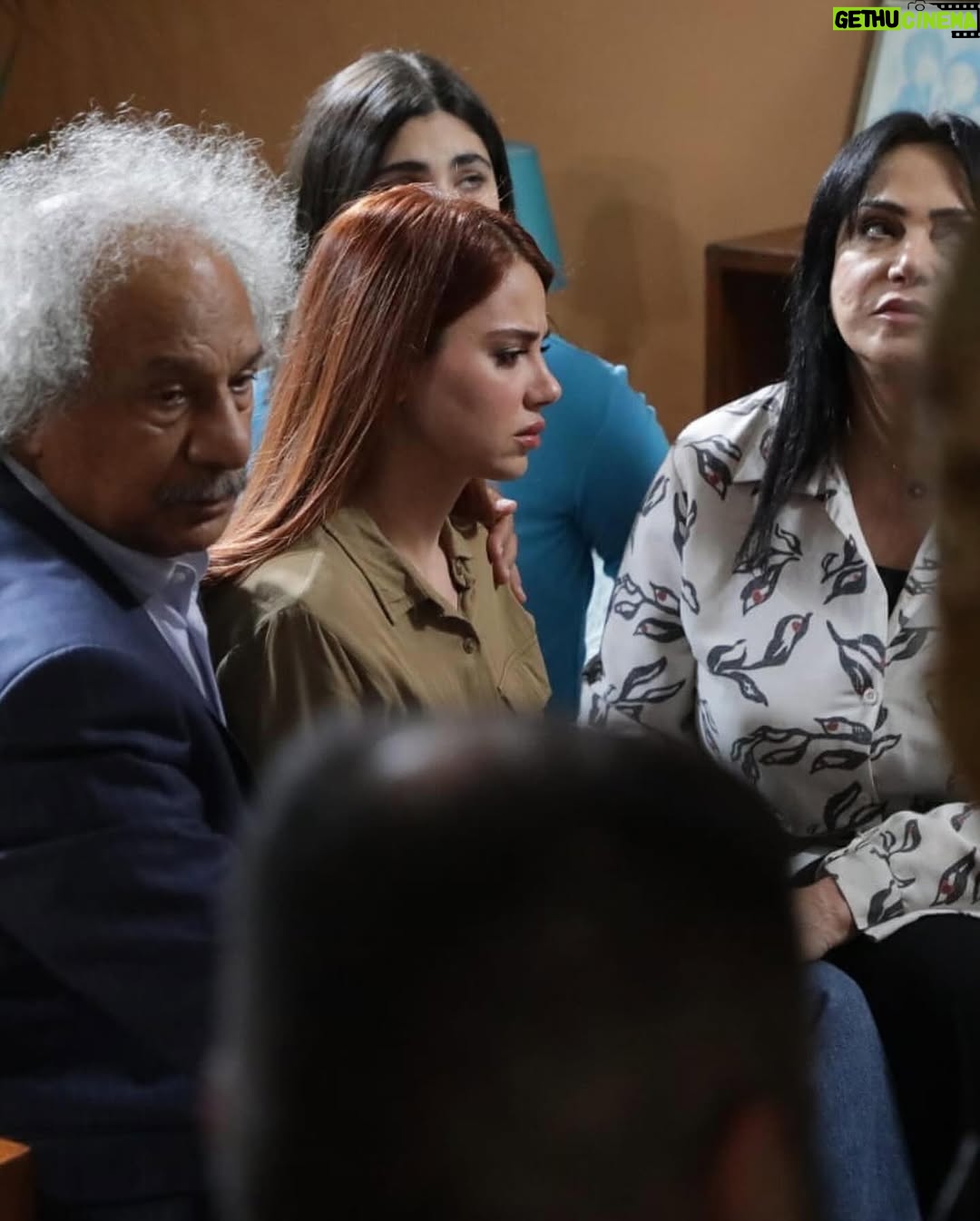 Rowida Shaheen - 129.6K Likes - الى اساتذتنا الكبار وزملائي الي جنت سعيدة بالعمل معهم والى كل كادر العمل الي للاسف ما يكفي البوست حتى اضيف صورهم كل عام وانتم بخير وسعادة ونجاح. كل عام ومتابعيني الغاليين على قلبي بمليون خير💙 #خان_الذهب