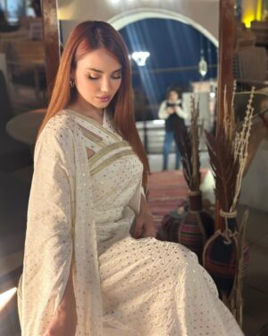 Rowida Shaheen Instagram - اول مرة بحياتي البس بشت حلو علية☺️؟ تصميم المبدعة @noor.hadi.mojtaba
