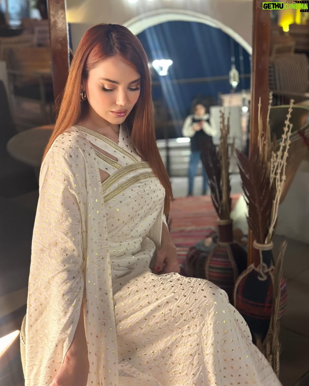 Rowida Shaheen - 136K Likes - اول مرة بحياتي البس بشت حلو علية☺️؟ تصميم المبدعة @noor.hadi.mojtaba