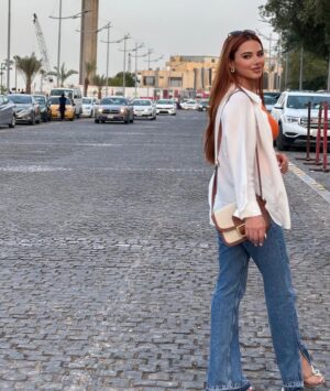 Rowida Shaheen Instagram - وفي البصرة الفيحاء كل جراحنا تلم ومنها يقبل الفجر زاهيا💙#رويدةشاهين