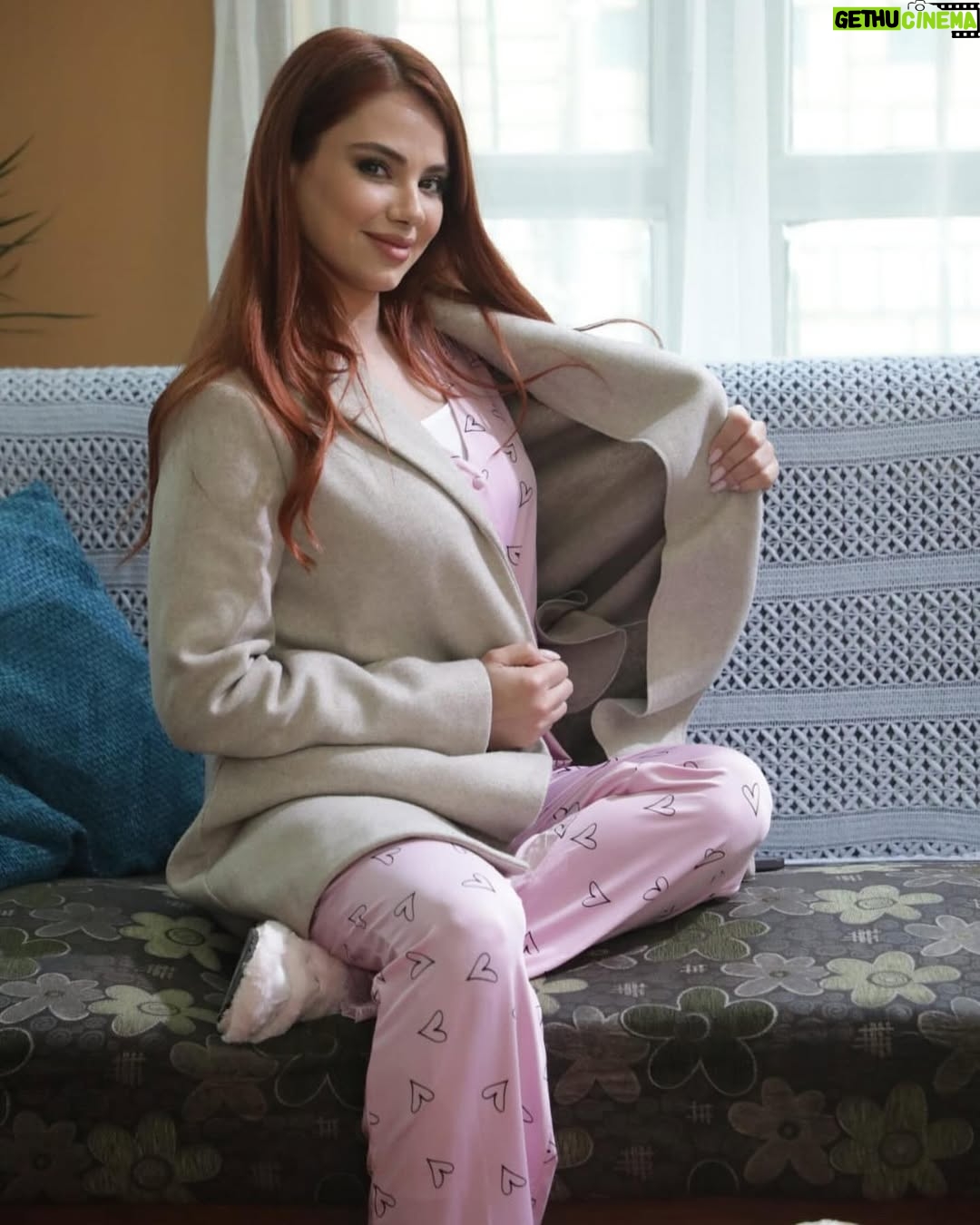 Rowida Shaheen - 112.3K Likes - كولوا حياة ما بدلت البجامة😜