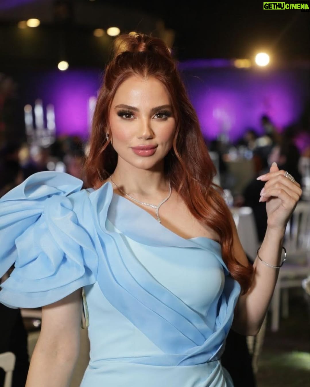 Rowida Shaheen - 176.4K Likes - الامل في داخلي لا زال ينبض بالحياة💙
مجوهرات @rossonero.iq
ازياء @yona.iq