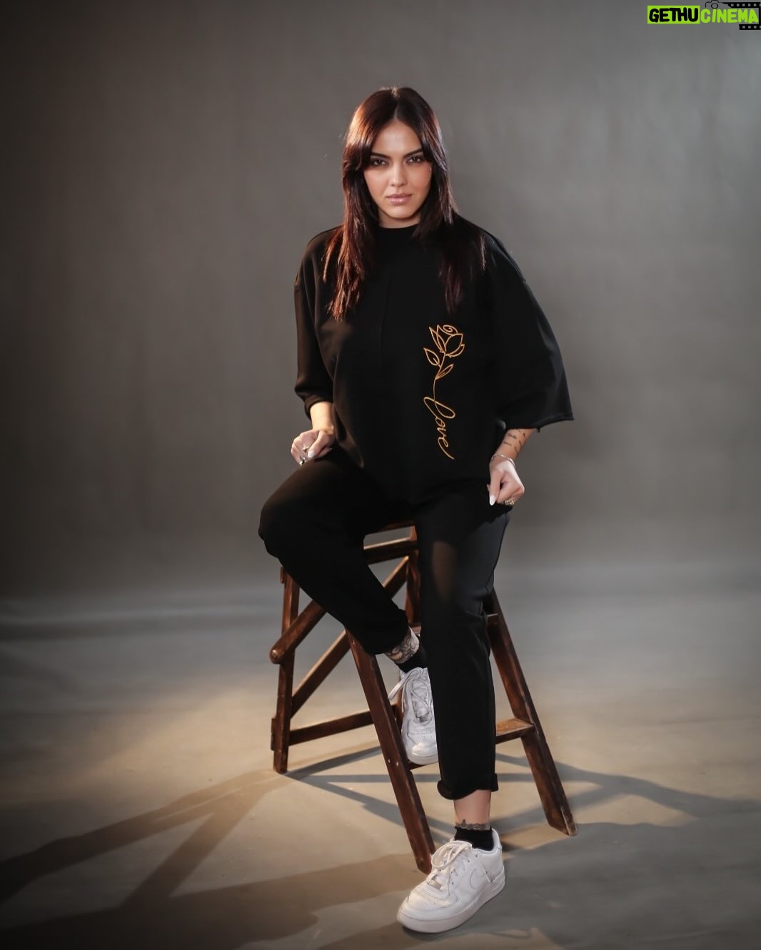 Rozana Radi - 8.5K Likes - Koleksioni me i ri i pranveres “Rose Love 2025” @rosebyrozanaradi_casual 🌹 per te gjitha VAJZAT qe e dine cfare duan 🫶 
Model: @liviabrunga 
#color #black #rozanaradi #newcollection #rosebyrozanaradi #liviabrunga #bigbrotheralbaniavip