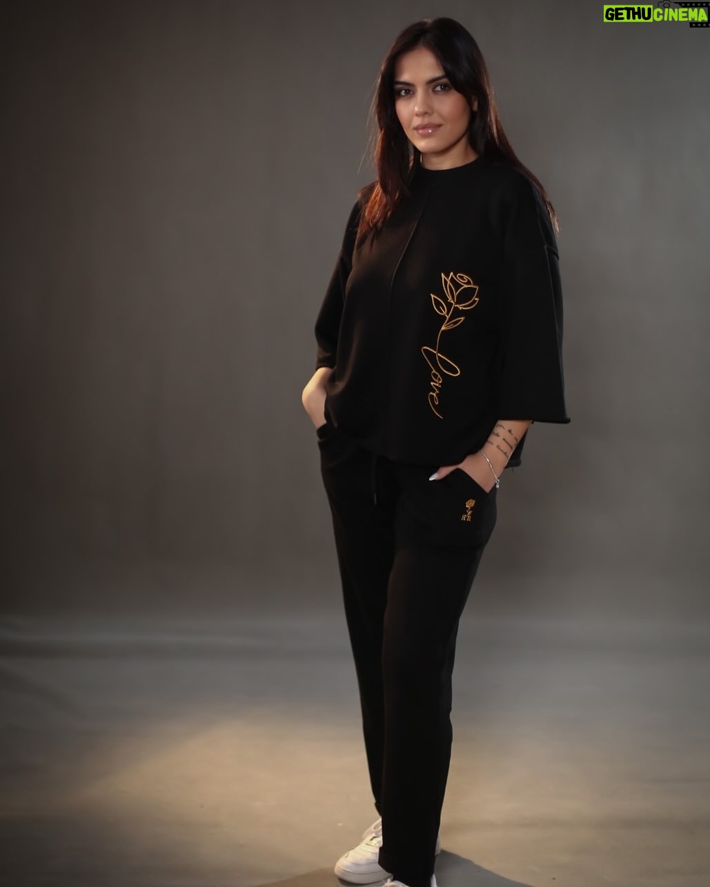 Rozana Radi - 8.5K Likes - Koleksioni me i ri i pranveres “Rose Love 2025” @rosebyrozanaradi_casual 🌹 per te gjitha VAJZAT qe e dine cfare duan 🫶 
Model: @liviabrunga 
#color #black #rozanaradi #newcollection #rosebyrozanaradi #liviabrunga #bigbrotheralbaniavip
