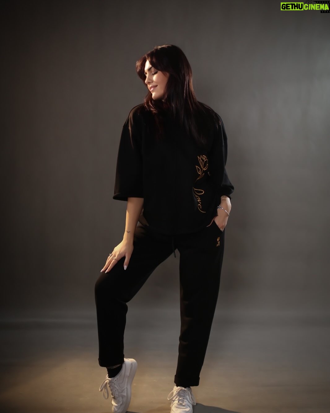 Rozana Radi - 8.5K Likes - Koleksioni me i ri i pranveres “Rose Love 2025” @rosebyrozanaradi_casual 🌹 per te gjitha VAJZAT qe e dine cfare duan 🫶 
Model: @liviabrunga 
#color #black #rozanaradi #newcollection #rosebyrozanaradi #liviabrunga #bigbrotheralbaniavip