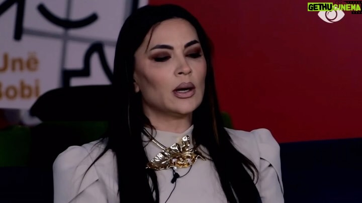 Rozana Radi - 4.6K Likes - Kjo eshte Rozana Radi… Argument, debate te forta, empati, guxim, art, humor (edhe pse nuk ja kane dhene shume kete mundesi), perballje, durim, lote, zhgenjime dhe RINGRITJE nga shume goditje! Gjithe ngjyrat e saj ne keto 100 dite e bejne te jete me bindje KRYEFJALA e ketij edicioni! 🫶
 ©️ @topchannelalbania @bigbrotheralb_vip 
#rozanaradi #bigbrother #bbva #bigbrotheralbania #bigbrotheralbania #bigbrothervipalbania #bbva4 #topchannel #bbvip4 #merozanen #teamrozi #teamrozana