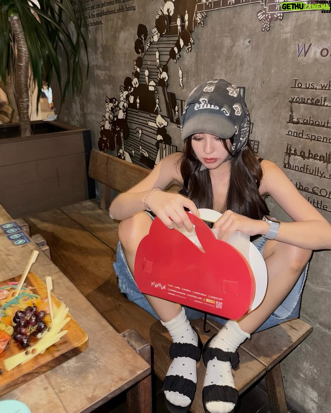 Rutricha Phapakithi - 188.2K Likes - I try to stop, but I can’t think
About anything else but you
@Camper_thailand
#CamperThailand
#CamperRightNina
#Camper
