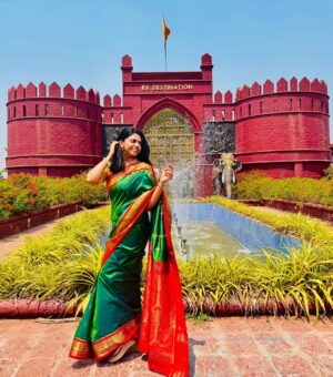 Rutuja Bagwe Instagram - “In traditional attire, I find my true self” 🥰

beautiful saree by @bharjaribynam 

@akshayaddr @n.i.d.s_ @madhurikhese_makeupartist 
Thank you ❤️😘

#saree #sareelove #traditional