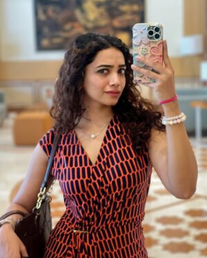 Saanve Megghana Instagram - What Amma.. iPhone lo kuda blur photos ah? 😆😆