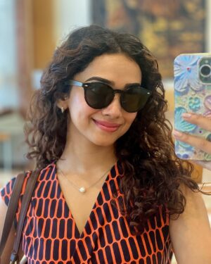 Saanve Megghana Instagram - What Amma.. iPhone lo kuda blur photos ah? 😆😆