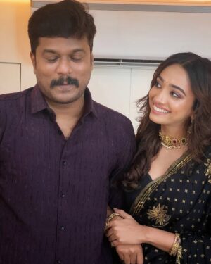 Saanve Megghana Instagram - Innumerable conversations, late night narrations, jokes and giggles 24*7, mixing Telugu Tamil English and too many learnings. It’s beautiful to work with brilliant actor like you. I feel incredibly fortunate to have found not just a great co-actor, but a wonderful friend in you. Lot of love and respect!!

Here’s to Naveen and Vennila! ♥️