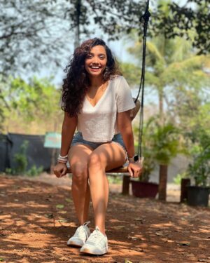 Saanve Megghana Instagram - Goa ante.. enjoy cheyali kada? Drop your favourite cafés/places to visit 🫶🏻