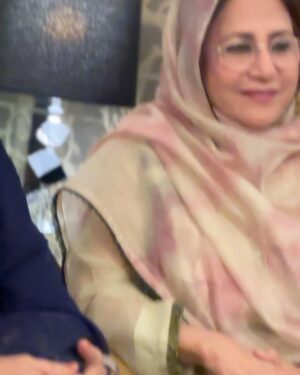 Saba Faisal Instagram - Eid ki khushyan apno k saath🌹🌹🌹
