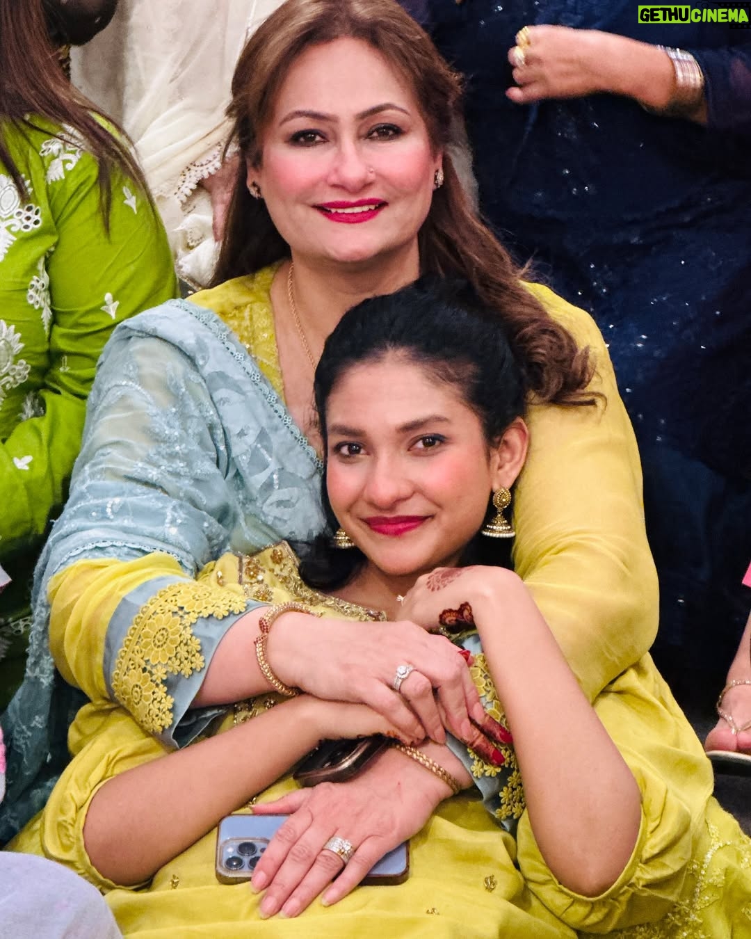 Saba Faisal - 24.8K Likes - Eid ki khushyan apno k saath🌹🌹🌹